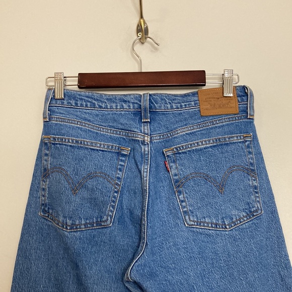 Levi's Jeans Womens 27 x 24 Medium Blue Wedgie Straight Raw Hem Crop High Rise - Picture 4 of 14